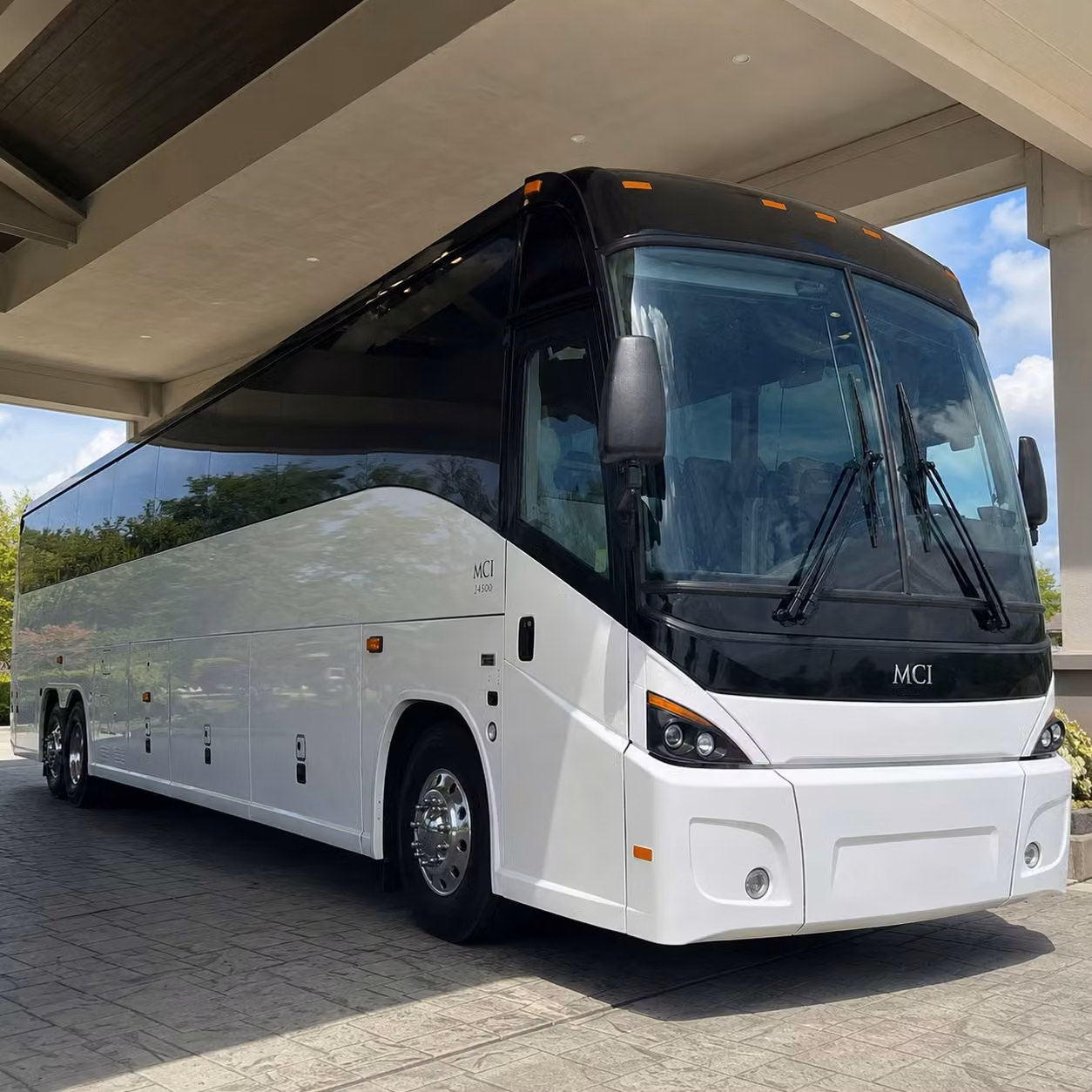 slash commute stress on the 405 with a daily employee shuttle in los angeles